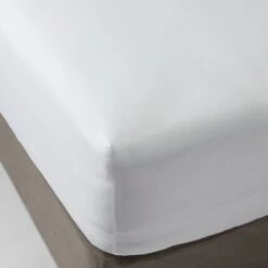 300 Thread Count Ultra Soft Fitted Sheet - Threshold