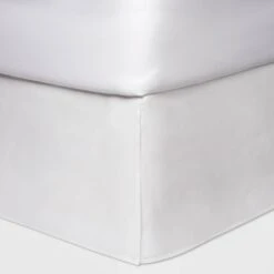 8pc Clipped Jacquard Geo Circle Comforter Bedding Set White - Threshold™ -Threshold Shop GUEST fcc99061 7af1 40f9 966c 9034794f9975